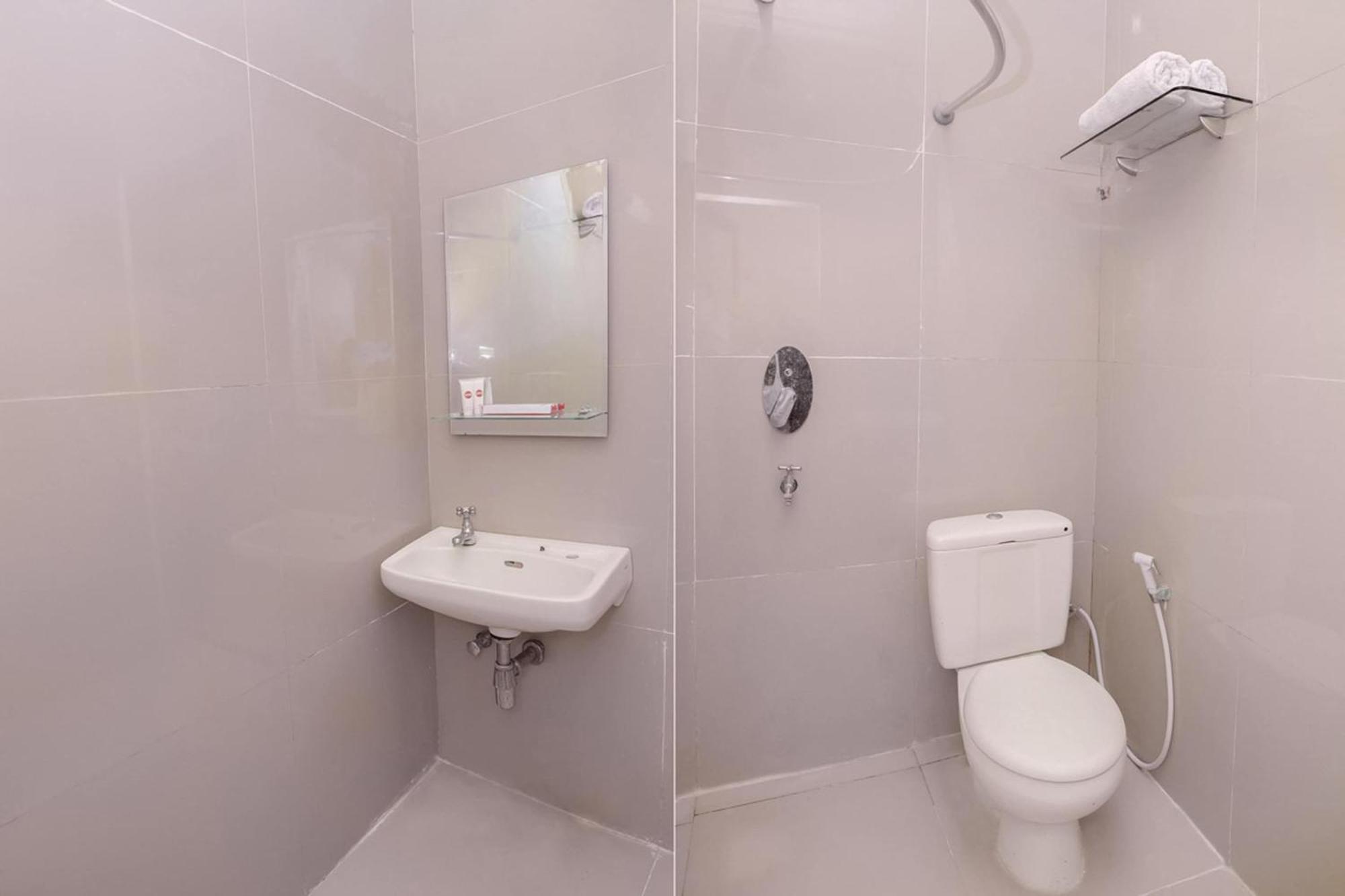 Capital O 854 Ub Caisar Hotel Банда-Ачех Экстерьер фото