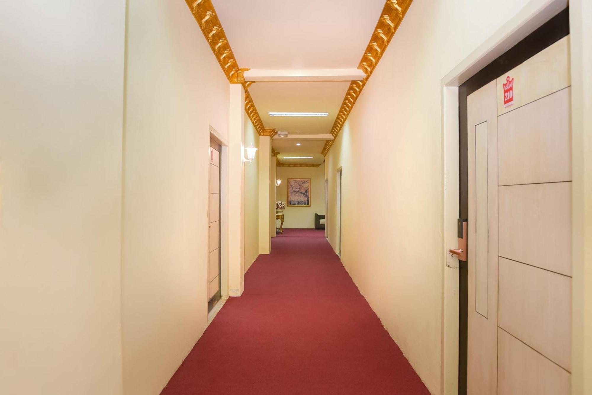 Capital O 854 Ub Caisar Hotel Банда-Ачех Экстерьер фото