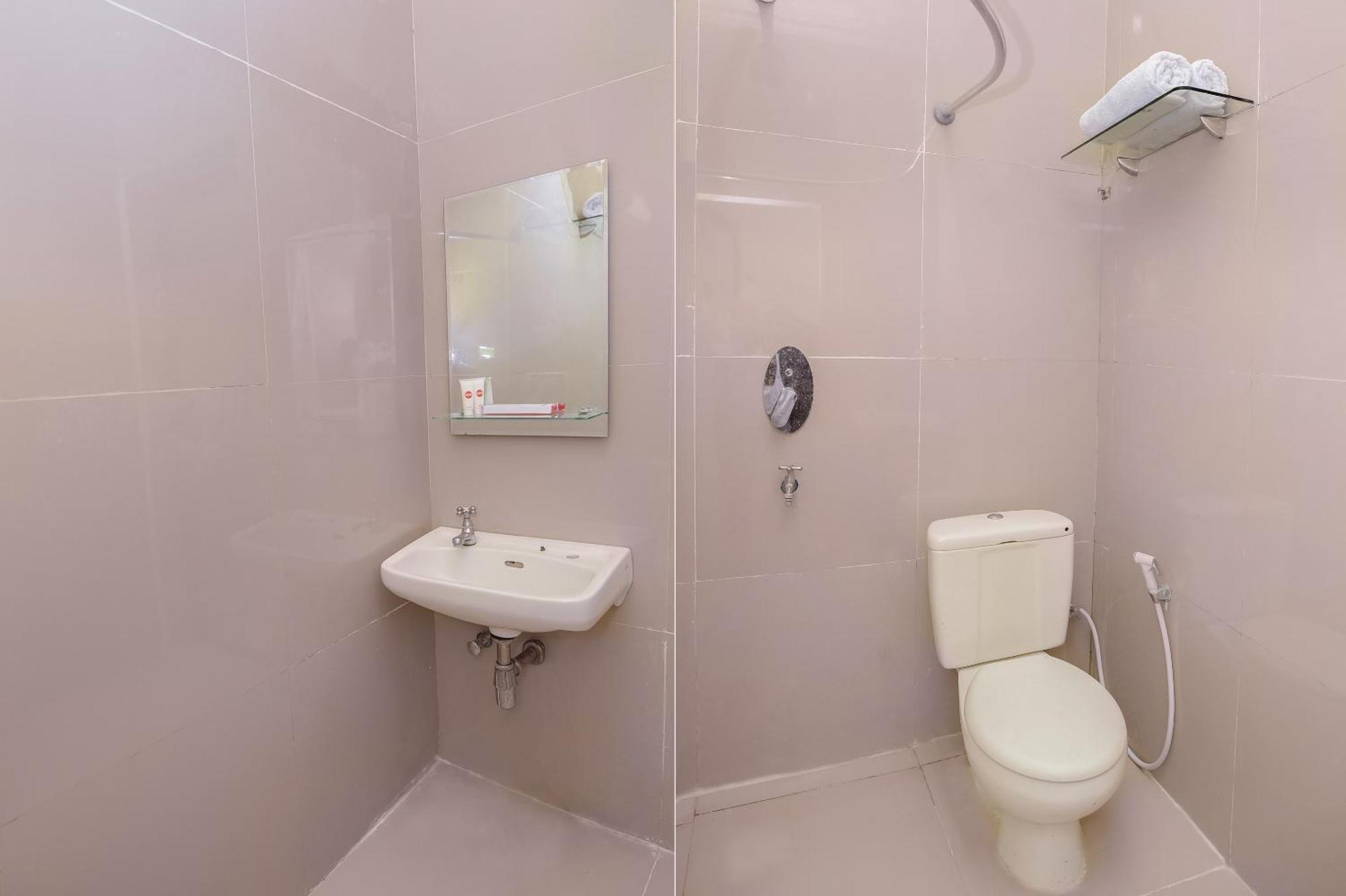 Capital O 854 Ub Caisar Hotel Банда-Ачех Экстерьер фото